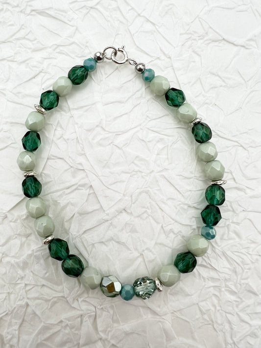 Green mix glass beads Bracelet